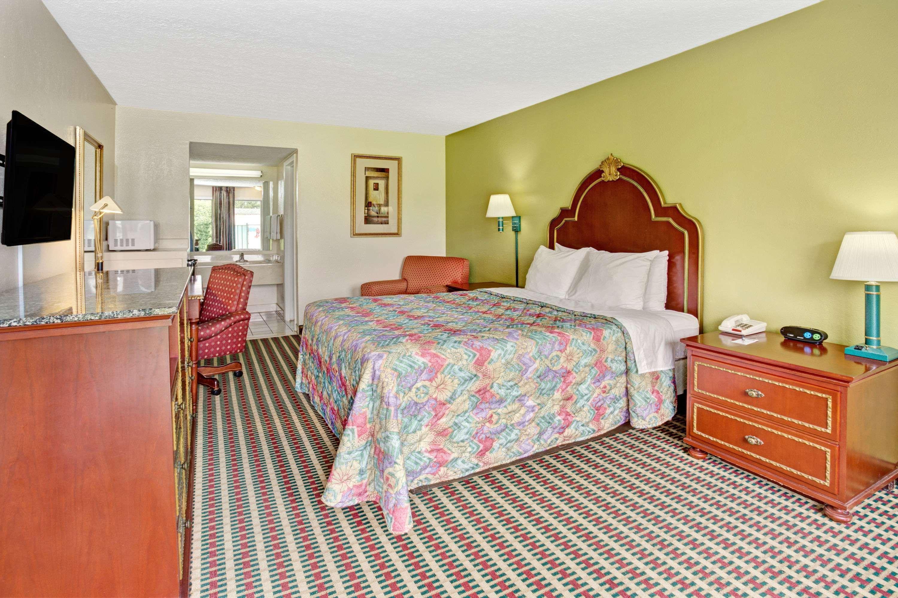 Travelodge By Wyndham Sellersburg Bagian luar foto