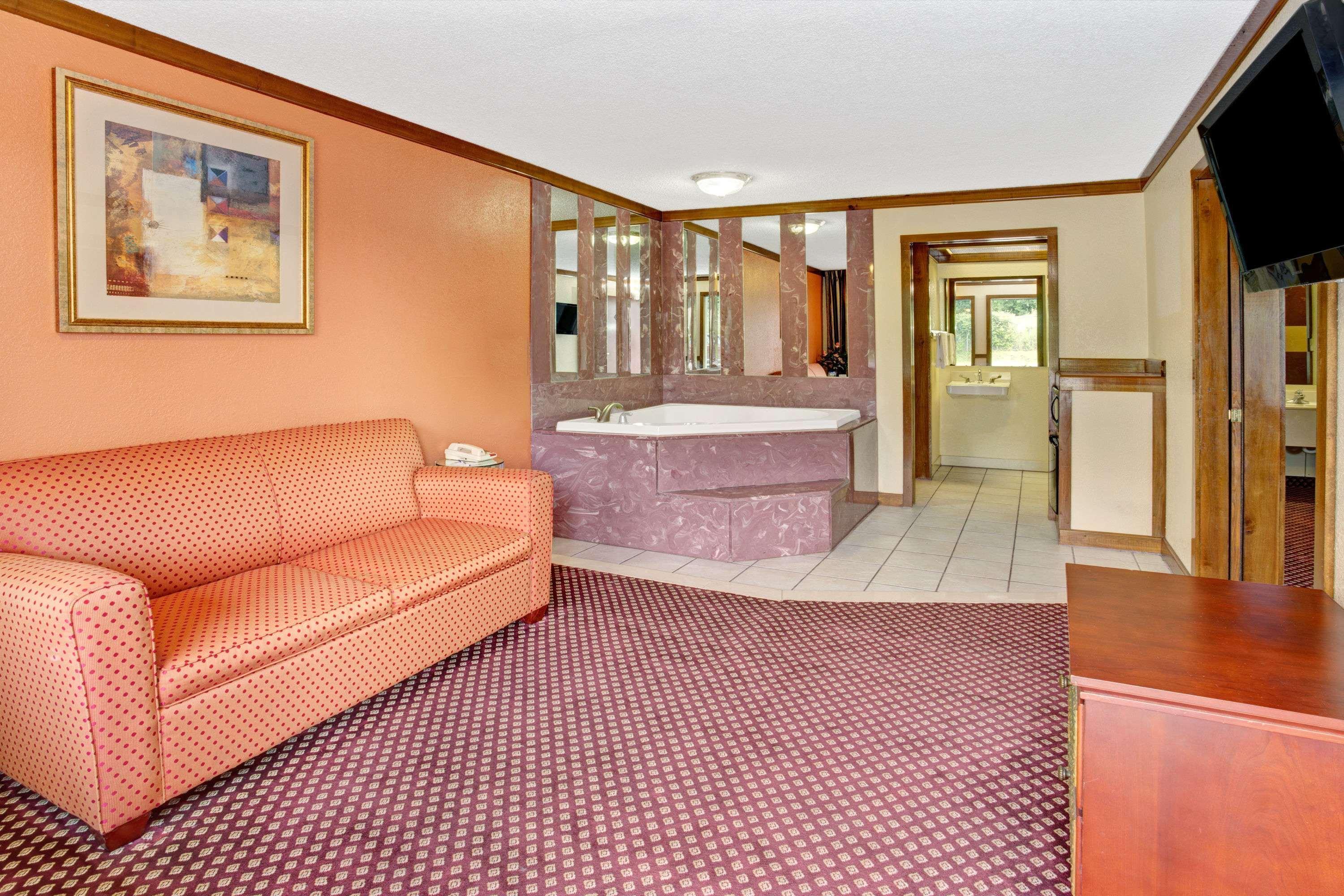 Travelodge By Wyndham Sellersburg Bagian luar foto