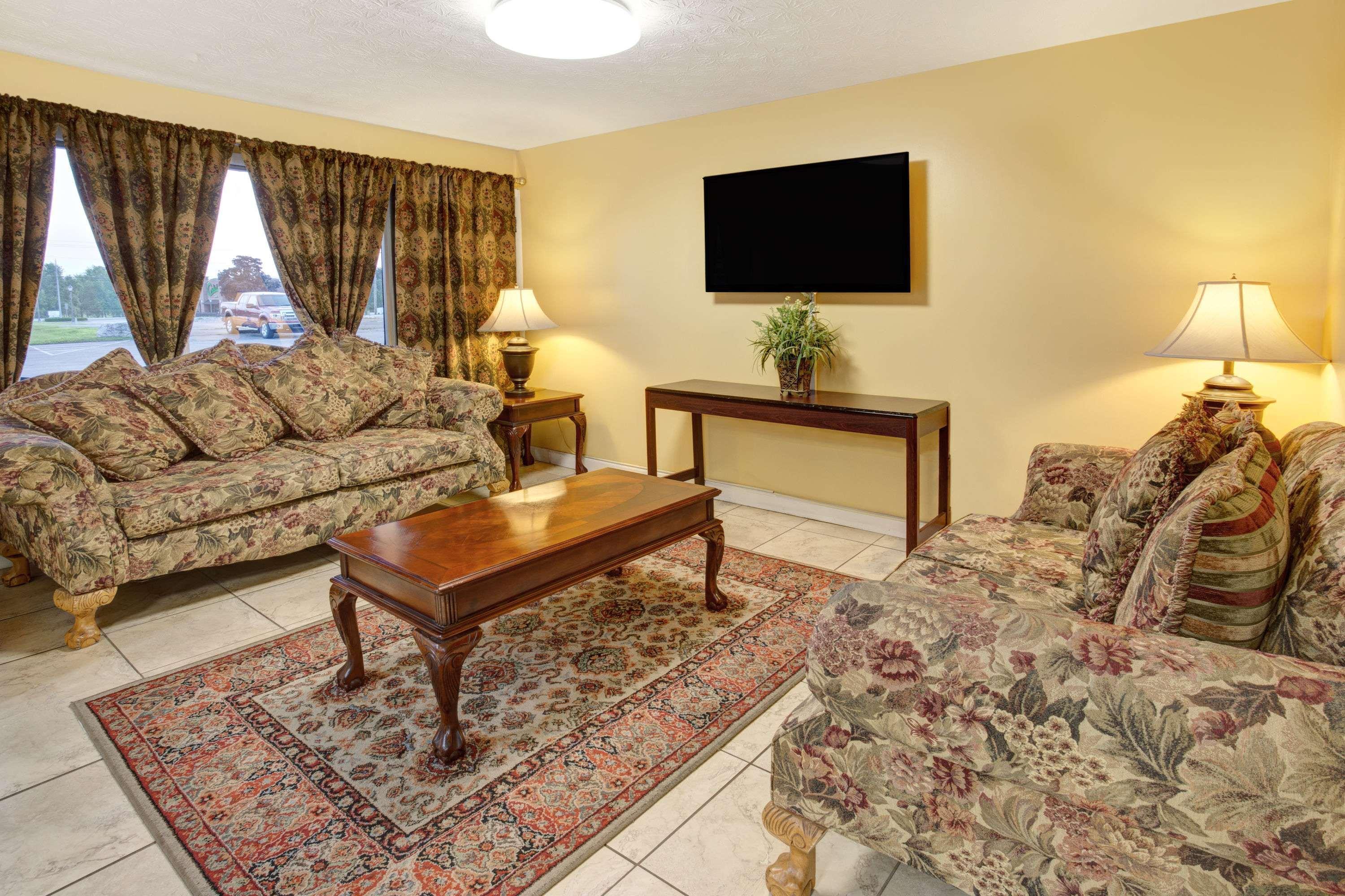 Travelodge By Wyndham Sellersburg Bagian luar foto
