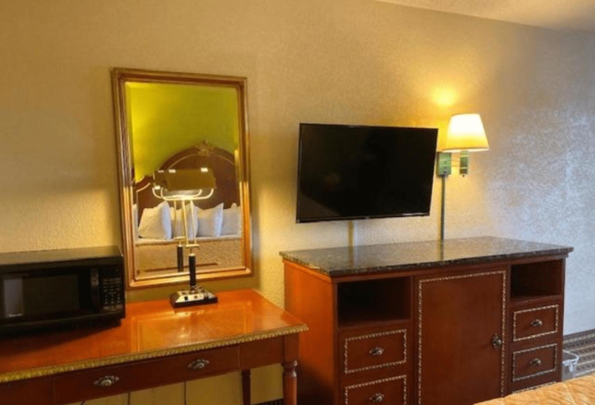 Travelodge By Wyndham Sellersburg Bagian luar foto